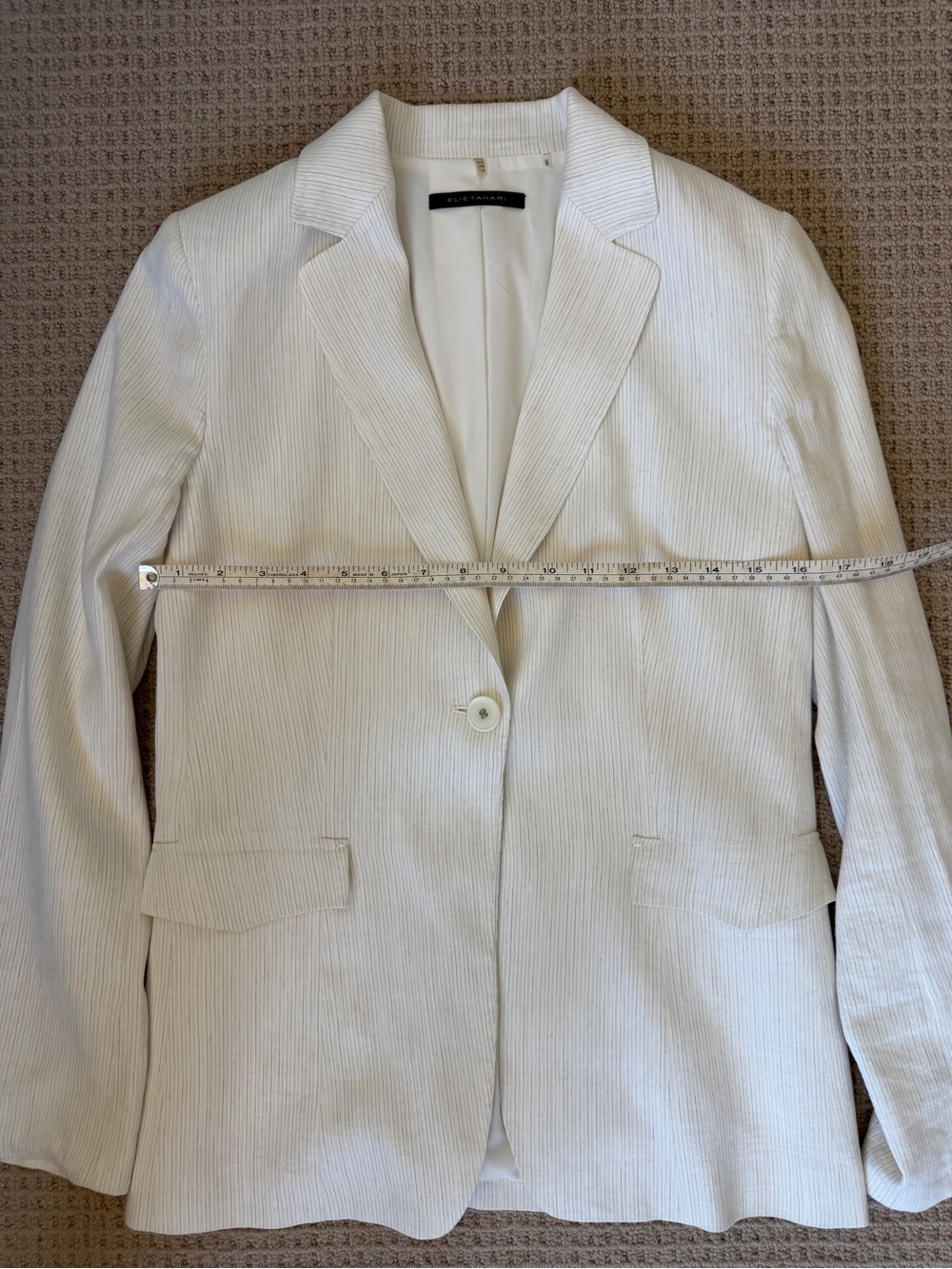 Elie Tahari Ivory Linen Blend Double-Breasted Blazer | Size 6 - Picture 5 of 6